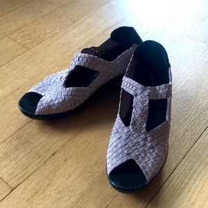 Bernie Mev size 39 wedge heel. Light taupe/pink.